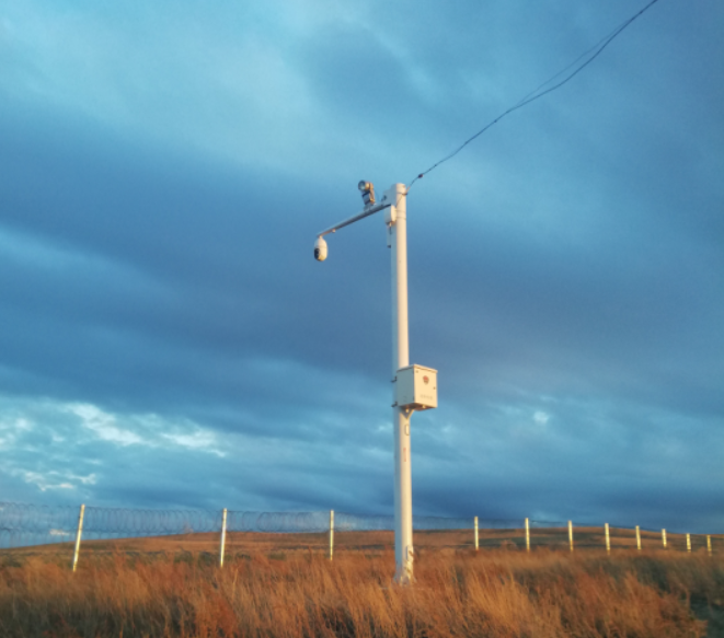 �״�΢�������ڱ߷����ϵ�����